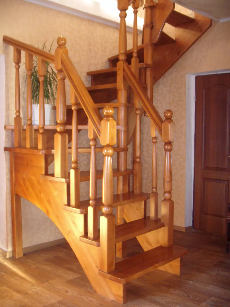 Лестницы деревянные межэтажные для частного дома  2
