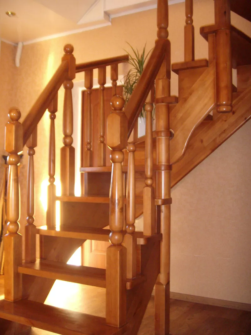 Лестницы деревянные межэтажные для частного дома  3